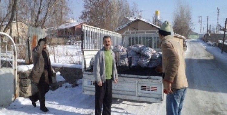 Varto'da itiyaç sahiplerine kömür yardımı
