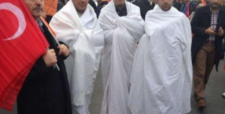 Başbakan’ı kefenleriyle bekliyorlar