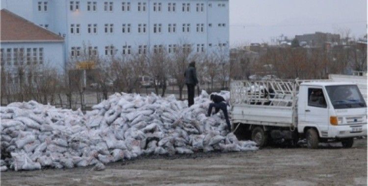 Ergani'de kömür dağıtımı başlandı