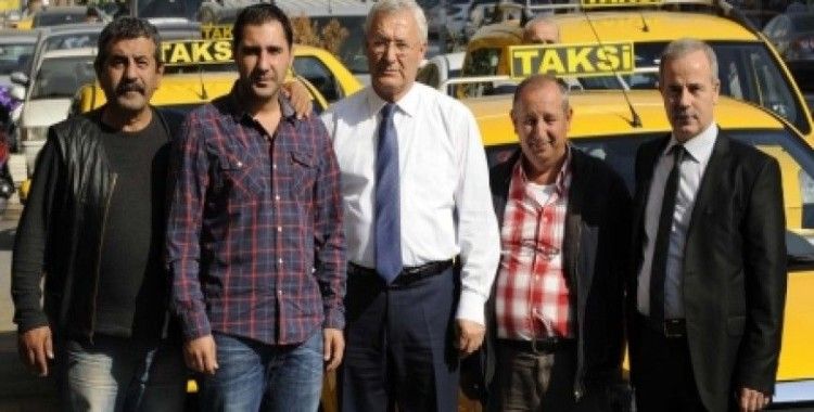 İzmir'e yeni taksi yazıhaneleri
