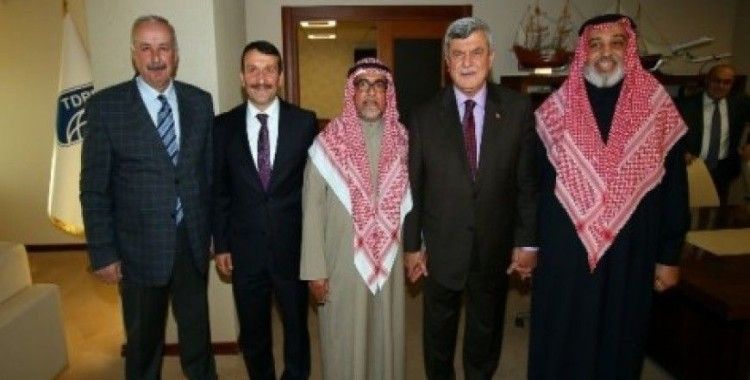 Kocaeli'deki Kuveytliler Başkan Karaosmanoğlu'nu ziyaret etti