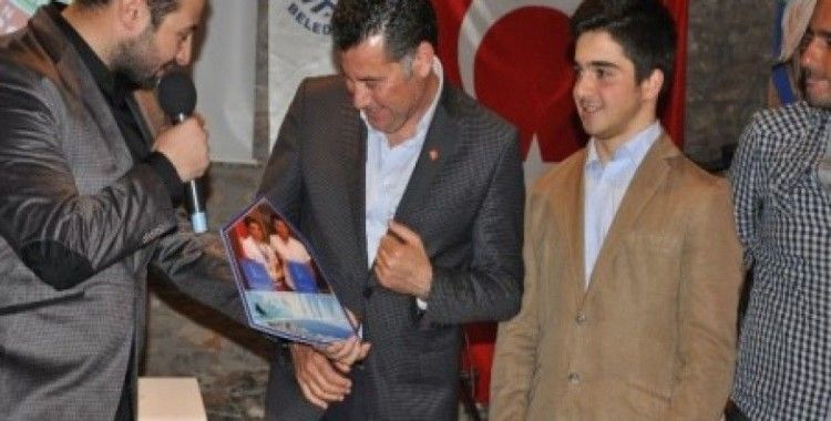Yelkencilerden Başkan Mehmet Kocadon’a teşekkür plaketi