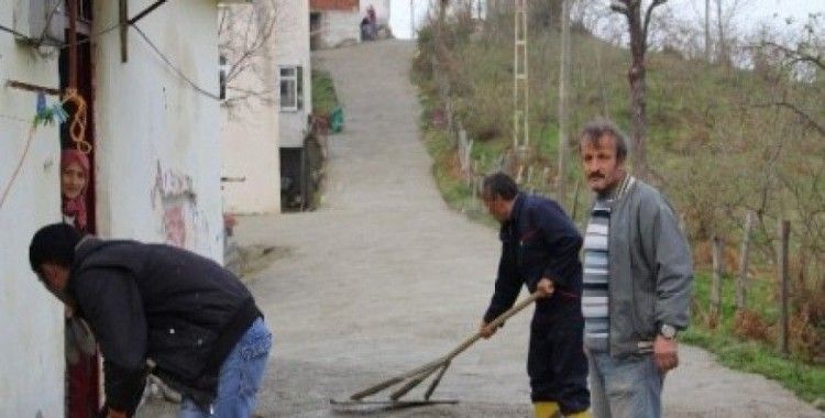 Tirebolu Belediyesi yol betonlama çalışmalarını sürdürüyor