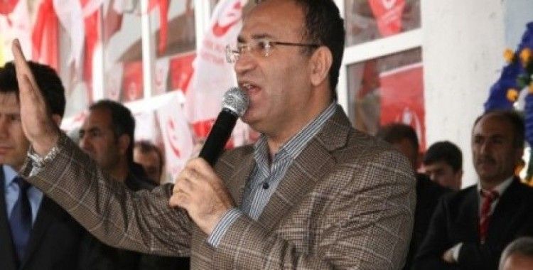 Adalet Bakanı Bekir Bozdağ, 'Eşkıyalar ve karanlık yüzler bizim yolumuzu kapatamaz'