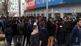 Bordo-mavili taraftarlar, Fenerbahçe maçına büyük ilgi gösteriyor