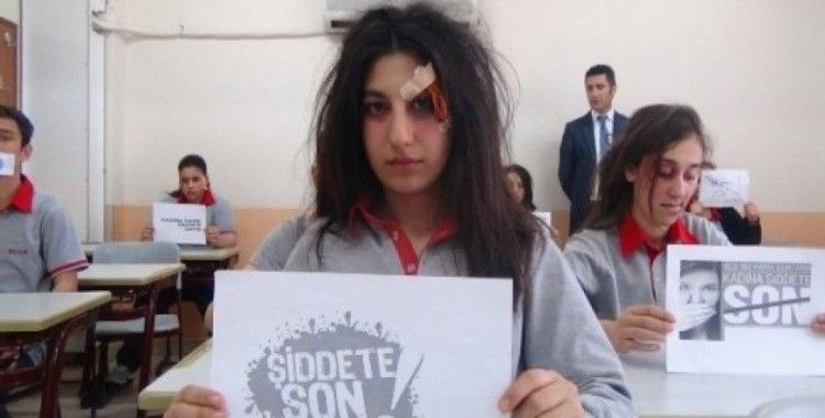 Öğrencilerden 'Kadına şiddete hayır' protestosu