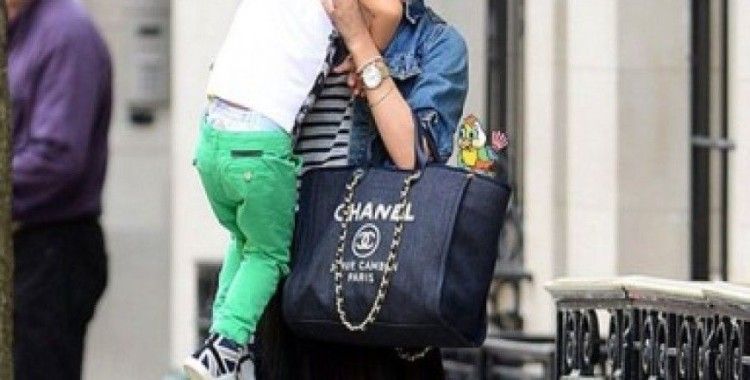 Miranda Kerr'in çantası dikkat çekti
