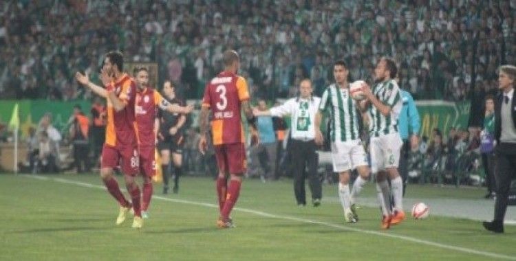Bursaspor, Galatasaray maçında gerginlik