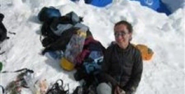 Everest'e tırmanan kadın Türk dağcıyı şansı ölümden kurtardı