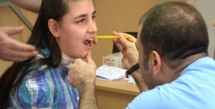Otistik engelli çocuklara diş sağlığı taraması
