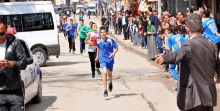 23 Nisan koşusunda öğrenciler zor anlar yaşadı