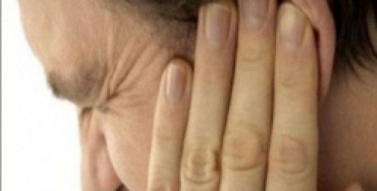  Gırtlak kanseri tümörü kulak ağrısı yapar