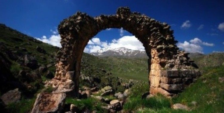 Erciyes'in eteklerinde tarih yatıyor