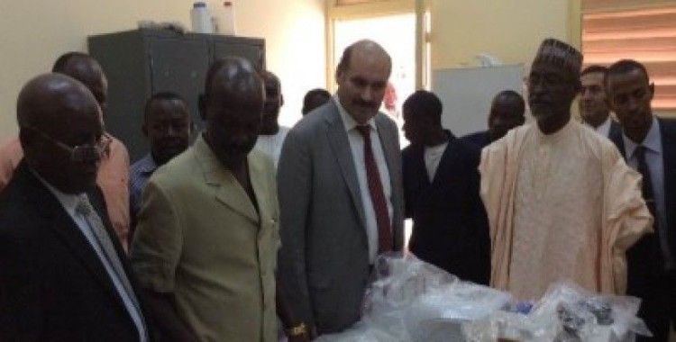 Çad'ın Başkenti Encemine'de Sağlık Meslek Lisesine ekipman desteği