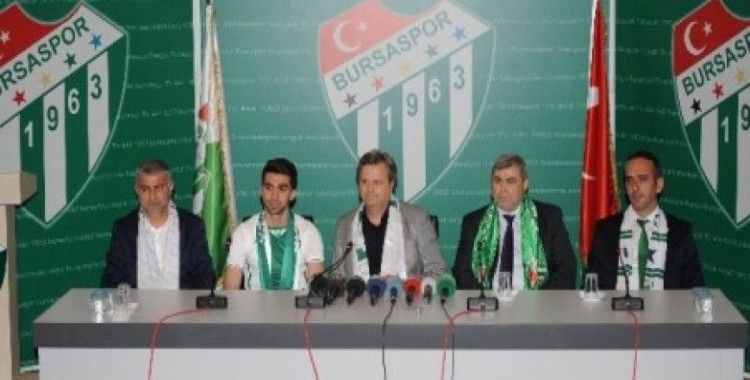Bursaspor, Emre Taşdemir'e 4 yıllık imza attırdı