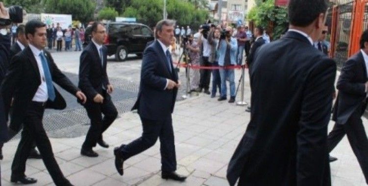 Cumhurbaşkanı Gül İzmir'de