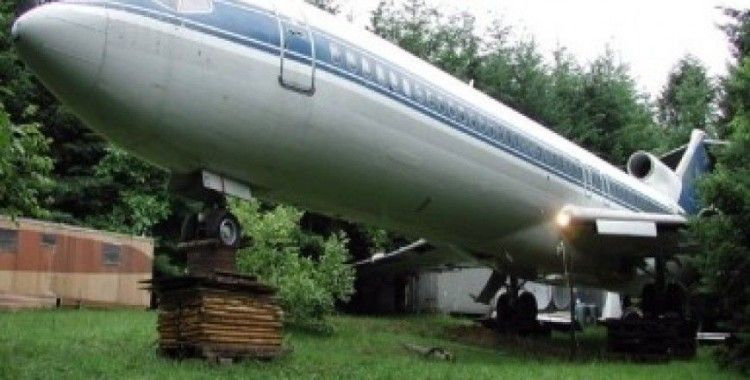 Ormana taşıdığı dev Boeing 727 yeni evi oldu