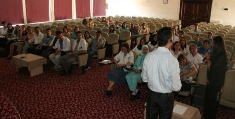 Denizli'de sağlık personeline iletişim eğitimi