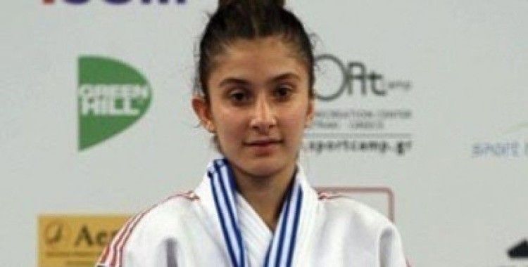 Rabia Judoda Avrupa Şampiyonu olup Trabzon'un gururu oldu