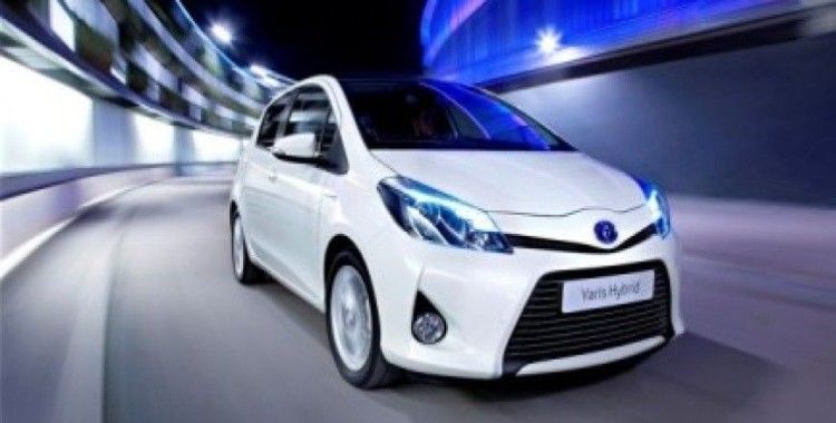 Toyota, yeni hibrit otomobilini tanıttı
