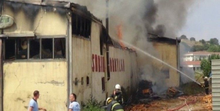 Bolu'da kereste fabrikası yanarak kül oldu
