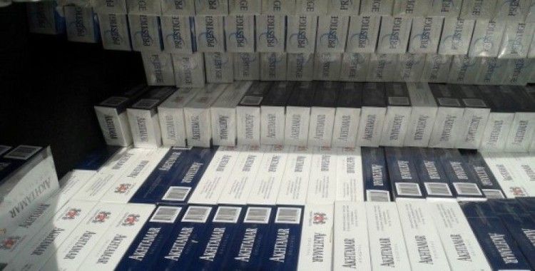 Trabzon'da kamyon kasasında yaklaşık 100 bin paket sigara ele geçirildi