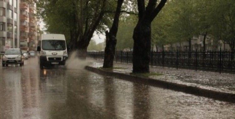 Kastamonu'da sağanak yağış etkili oldu
