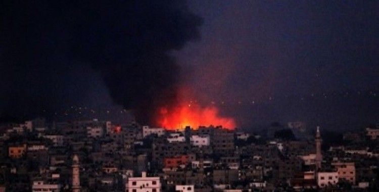 Esenler'de on binler Gazze için el açtı