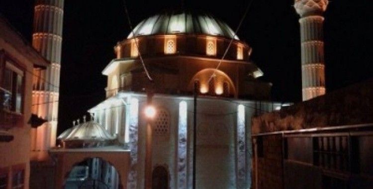 Akhisar camileri gece ayrı güzel