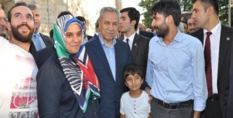 Başbakan Yardımcısı Bülent Arınç, bayram namazını Ulu Cami'de kıldı