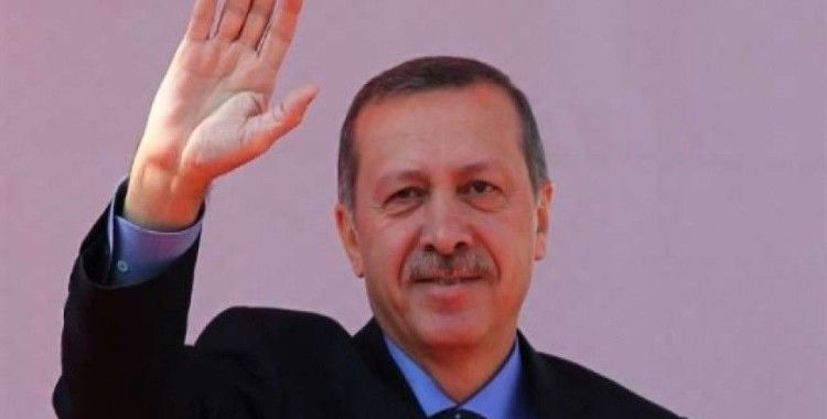 Başbakan Erdoğan, evinin önünde vatandaşlarla bayramlaştı