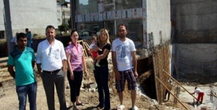 Bursa'da apartmanın temeli çöktü, 3 aile ölümden döndü