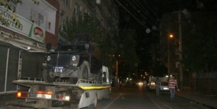 Diyarbakır'da zırhlı polis aracına bombalı saldırı