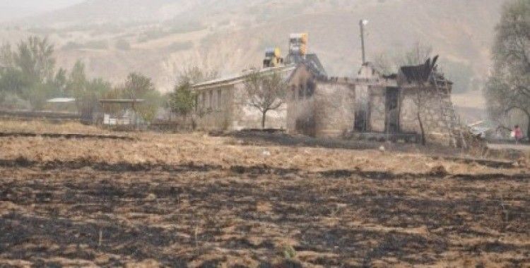 Tunceli'de iki ayrı yerde çıkan yangın paniğe neden oldu