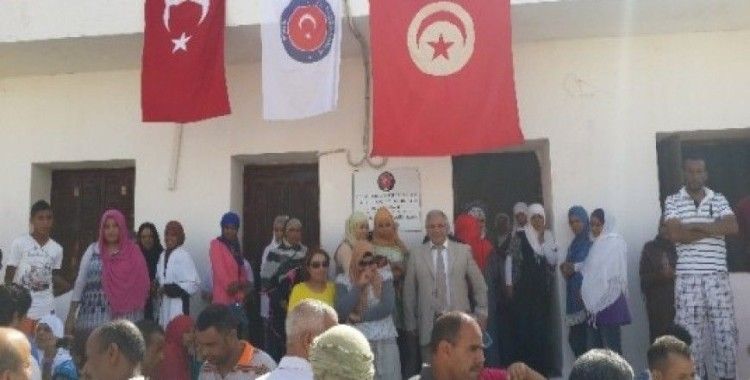 Tunus'un Tozeur vilayetinde hurma işleme ve tekstil atölyesi kuruldu