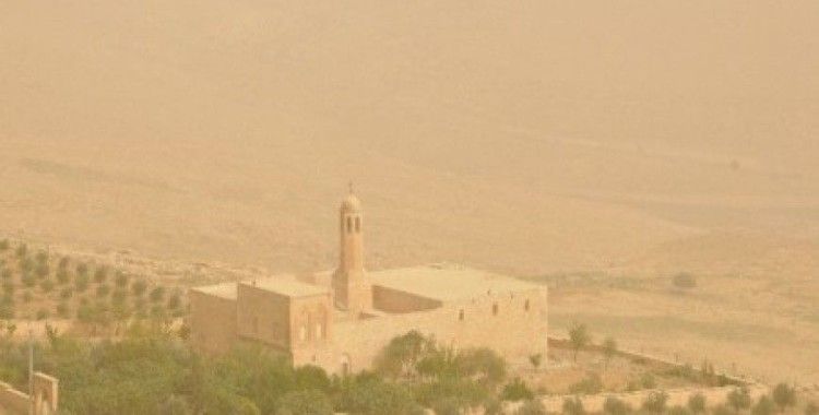 Mardin'de toz bulutu hayatı olumsuz etkiledi