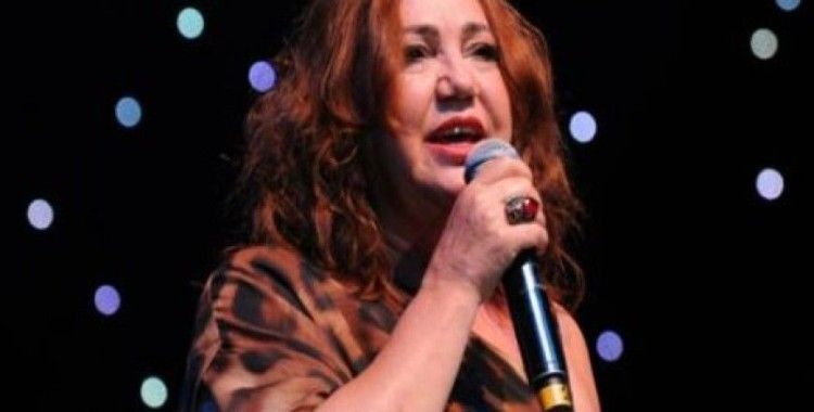 Nazan Öncel'in konserine, müzikseverler yoğun ilgi gösterdi