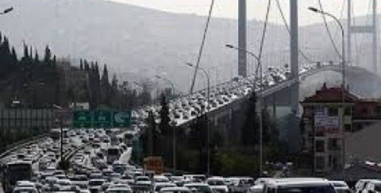 Boğaziçi Köprüsü'ndeki intihar trafiği felç etti