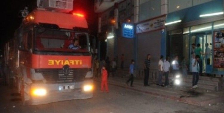 Cizre'de alışveriş merkezine molotoflu saldırı, 1 yaralı