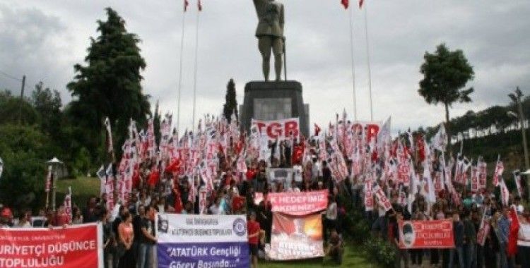 TGB üyelerinden Atatürk heykeli nöbeti