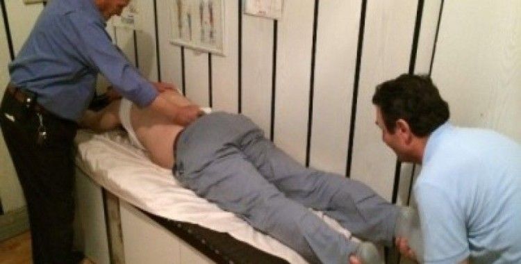 81 yaşındaki masör günde 80 kişiye şifa dağıtıyor