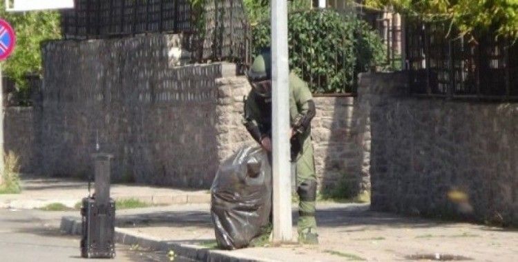 Çevik Kuvvet girişinde unutulan çöp poşeti polisi harekete geçirdi