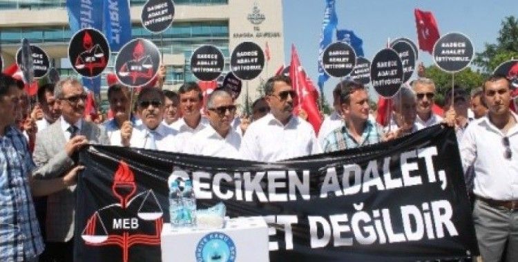 Türk Eğitim-Sen üyeleri Anayasa Mahkemesi önünde eylem yaptı