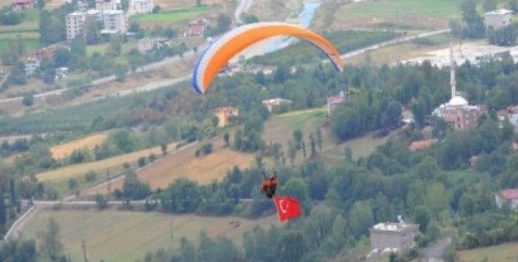 Samsun'da yamaç paraşütü şenliği
