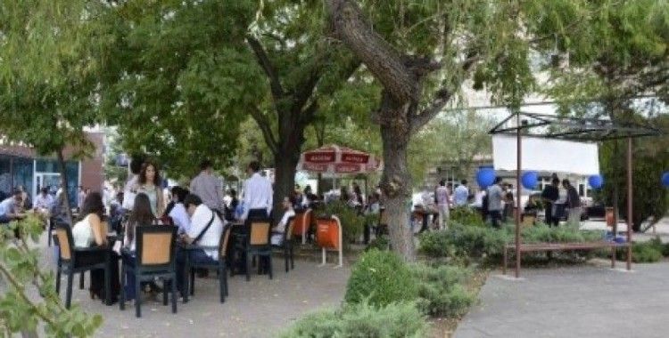 Türkiye'de ilk kez bir fakülte bahçesinde artık sigara içilmiyor