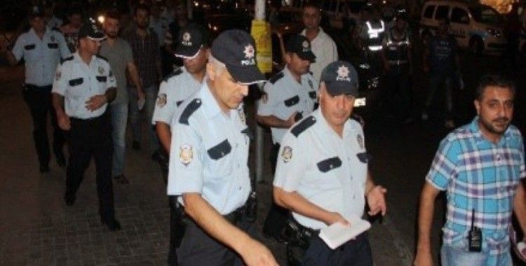 Bin polis ve narkotik köpekleriyle barlarda uyuşturucu uygulaması
