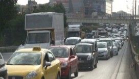 Ataşehir D-100 karayolunda zincirleme kaza !