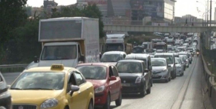Ataşehir D-100 karayolunda zincirleme kaza !