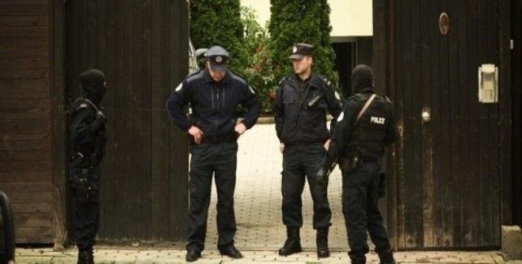 Kosova'da 12 cami imamı gözaltına alındı