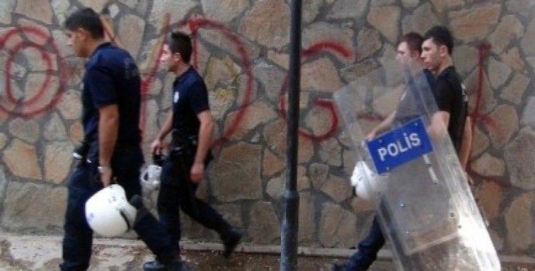 DBP'nin uyuşturucuya karşı mücadele çadırına polis baskını